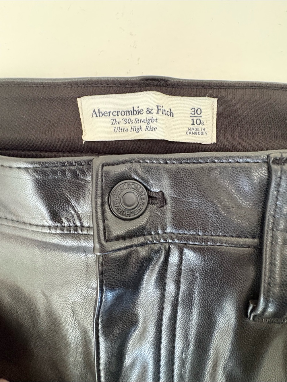 Abercrombie & Fitch The '90s Straight Ultra High Rise Women’s Black leather pant